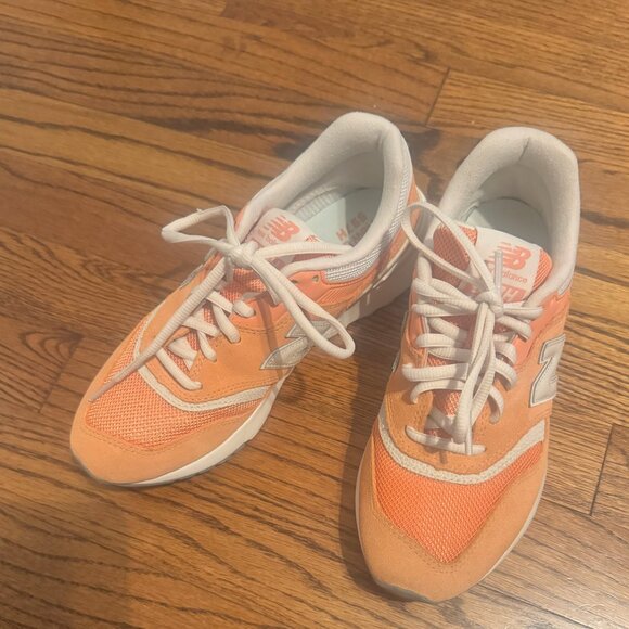 New Balance Women's 997H Shoes - Picture 6 of 7